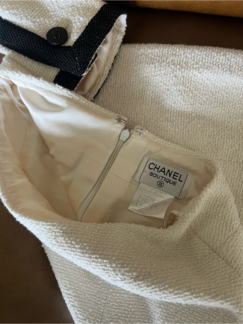 STUNNING Vintage tweed Chanel suit set - Picture 6 of 8